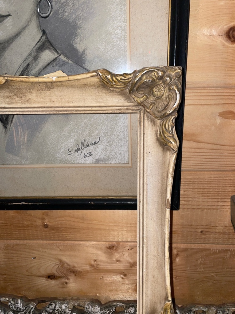 Ornate Antique-Style Carved Picture Frame in Cream and Gold
